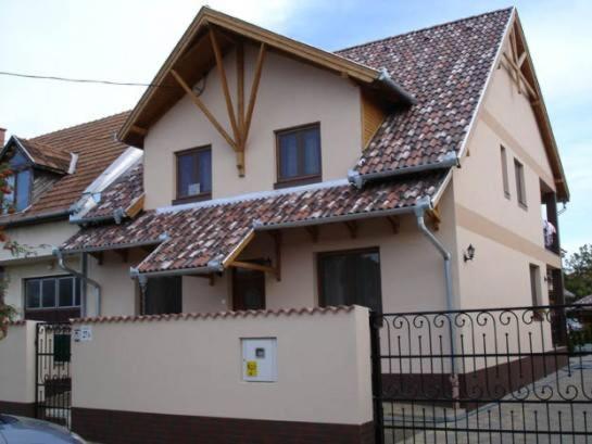 Mediterran Apartman Es Vendeghaz Hajdúszoboszló Dış mekan fotoğraf