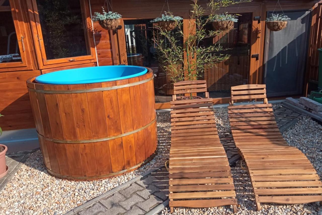 Mediterran Apartman Es Vendeghaz Hajdúszoboszló Dış mekan fotoğraf