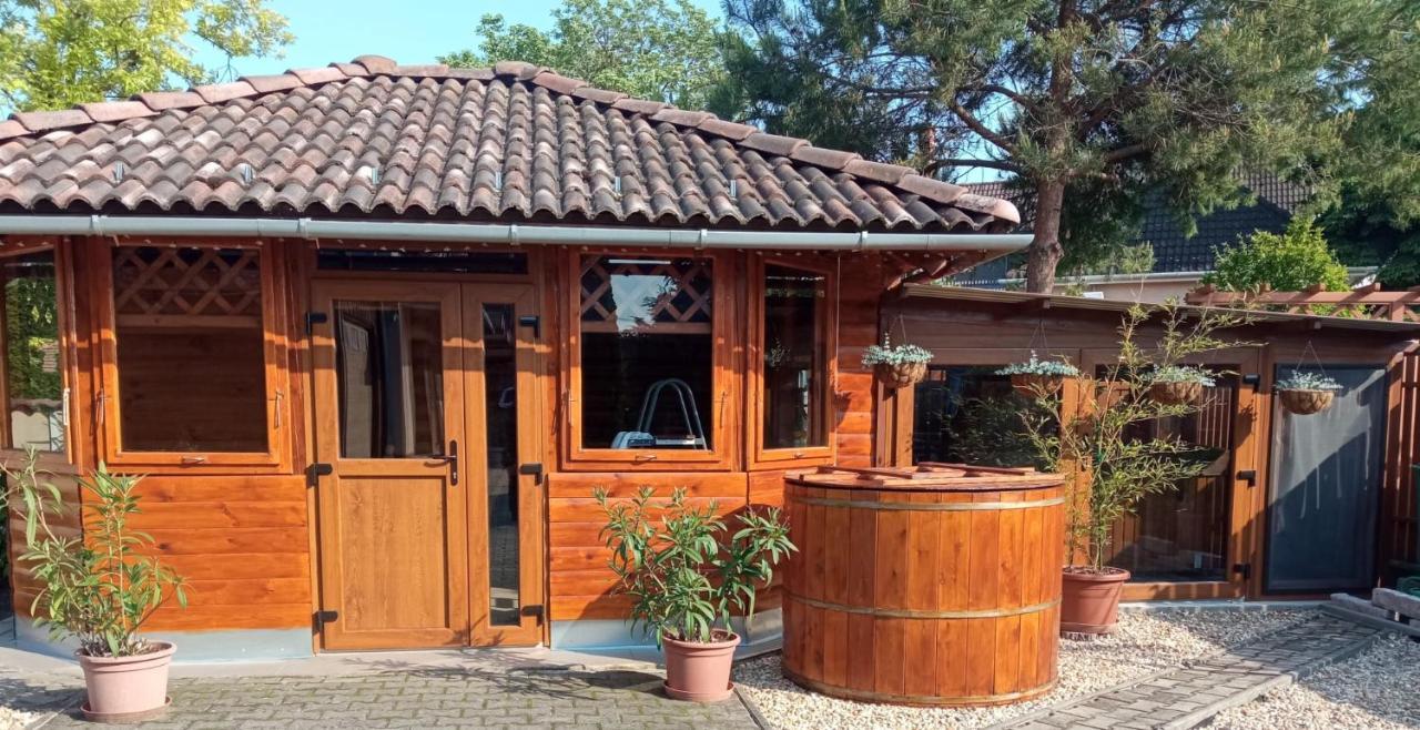 Mediterran Apartman Es Vendeghaz Hajdúszoboszló Dış mekan fotoğraf