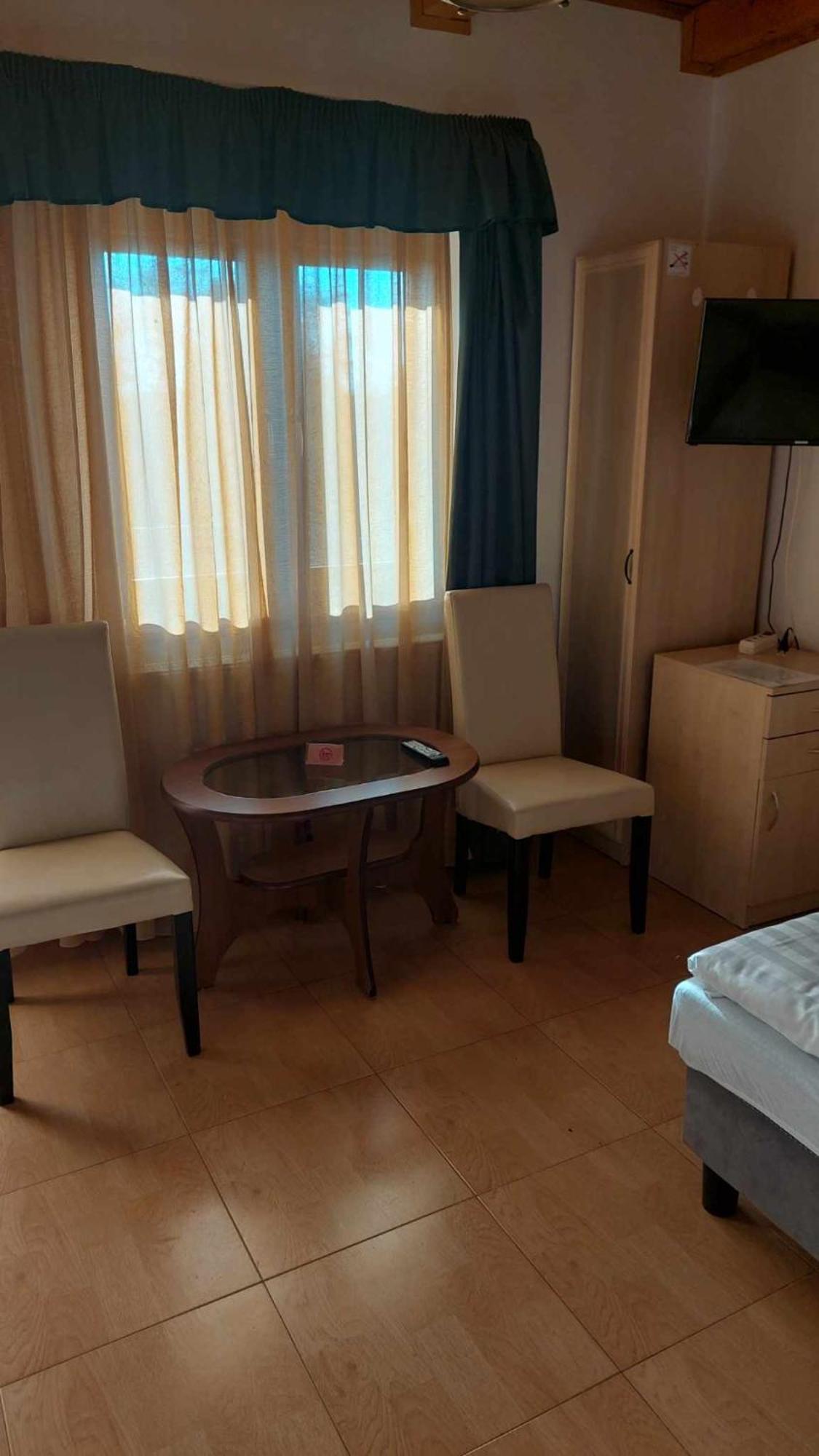 Mediterran Apartman Es Vendeghaz Hajdúszoboszló Dış mekan fotoğraf